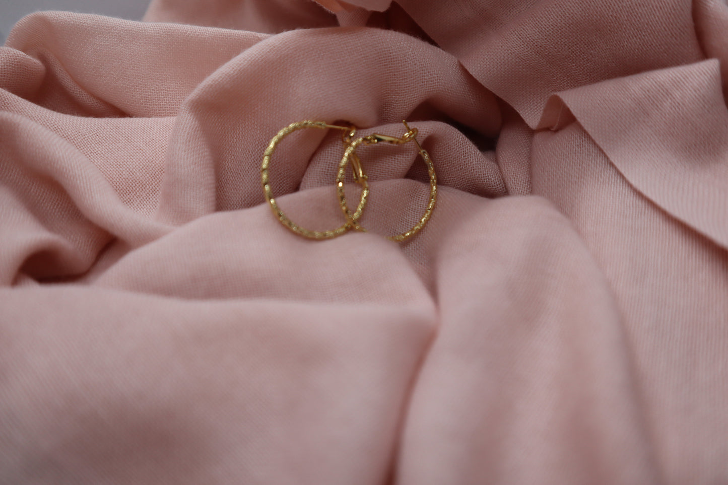 Bumpy Twist Hoop