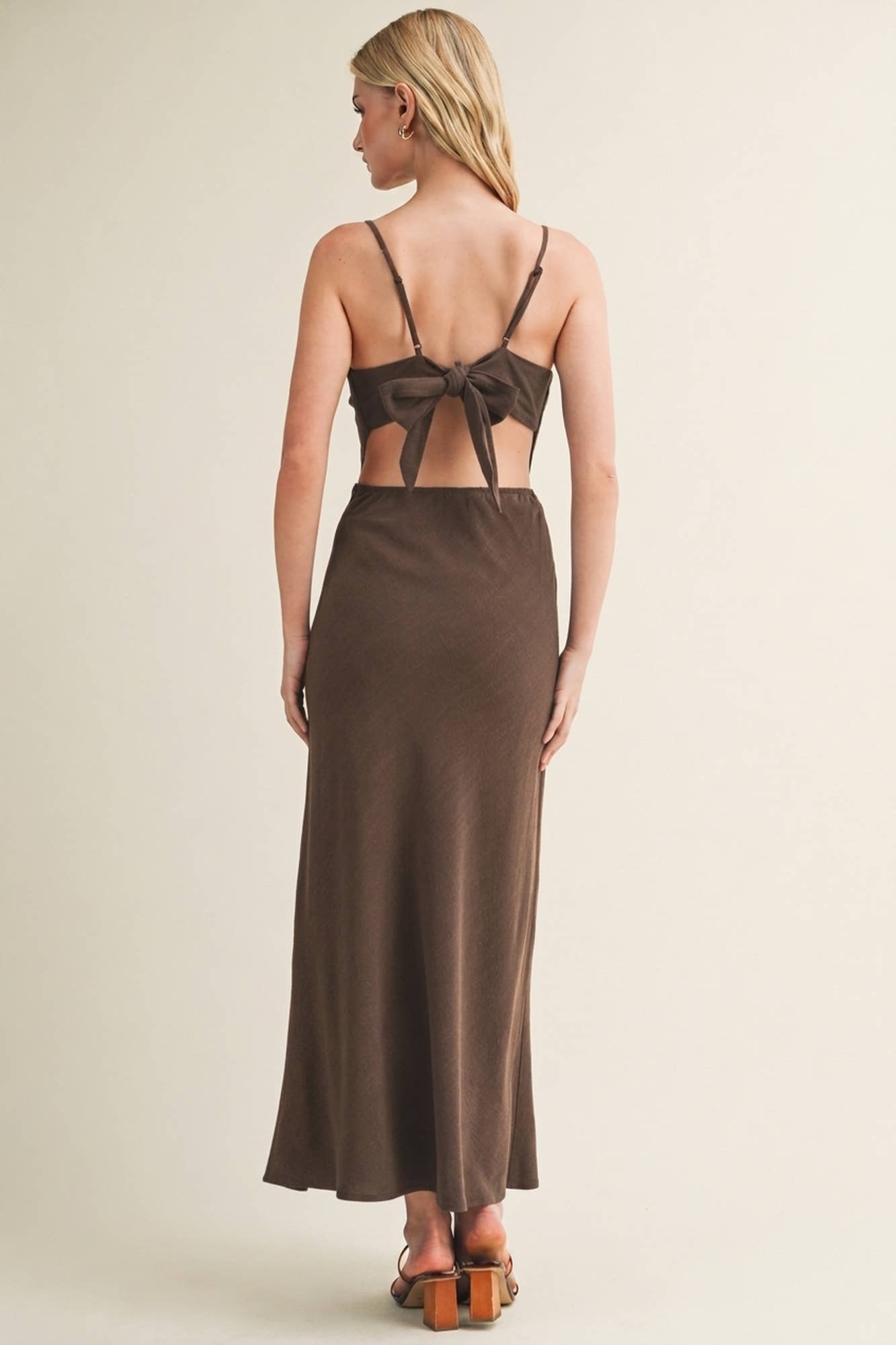 Square-Neck Pointed Waist Maxi Dress