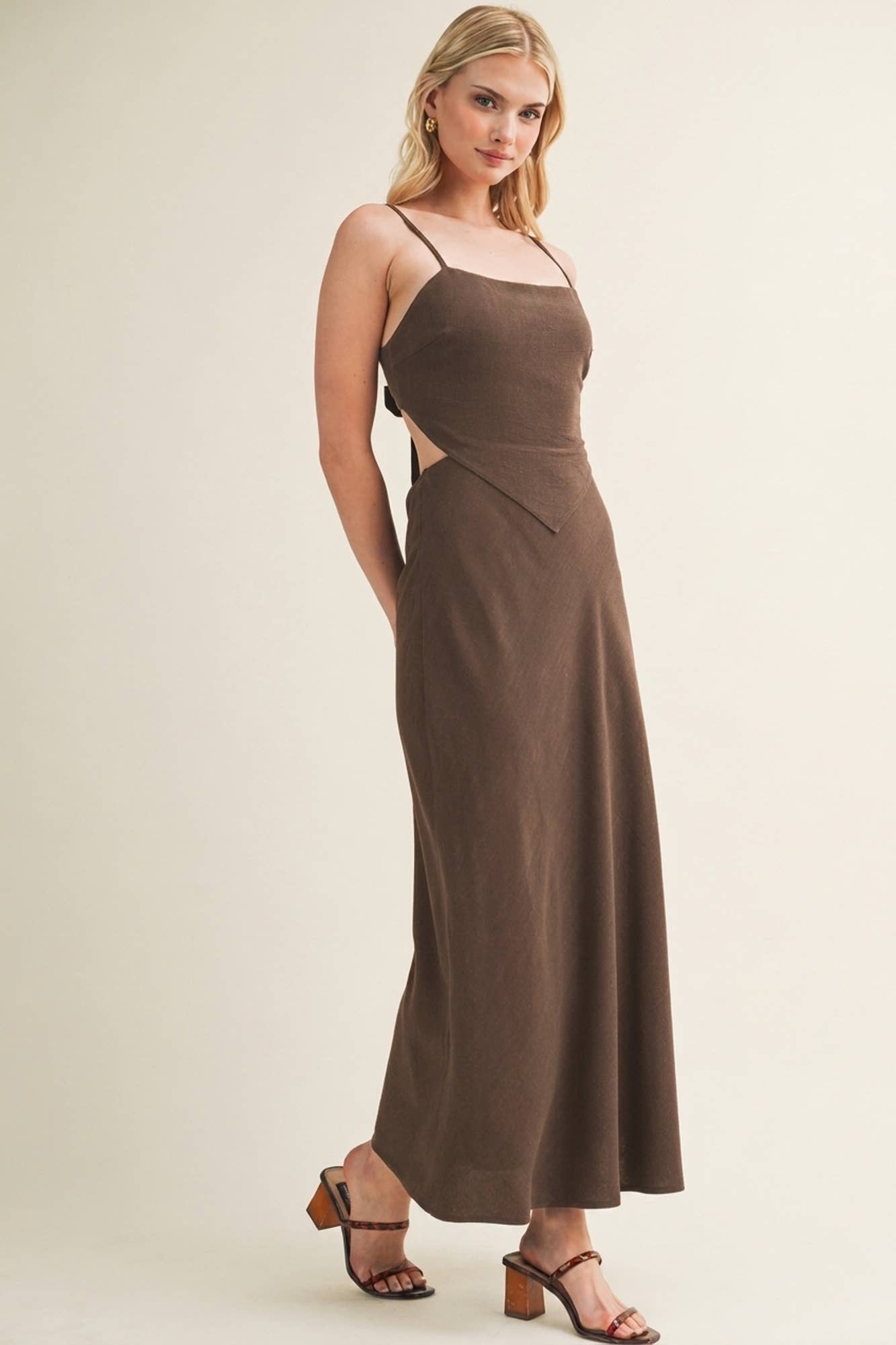 Square-Neck Pointed Waist Maxi Dress