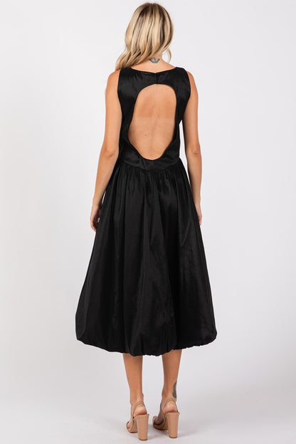 Cut Out Circle Back Bubble Midi Dress